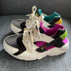 Nike Huarache Peace Love Swoosh GS 4.5